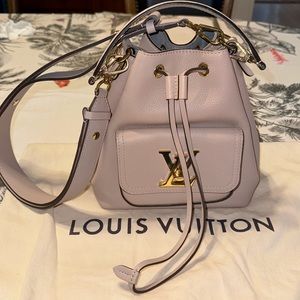 Louis Vuitton Lockme’ Bucket Bag, Greige excellent condition like new